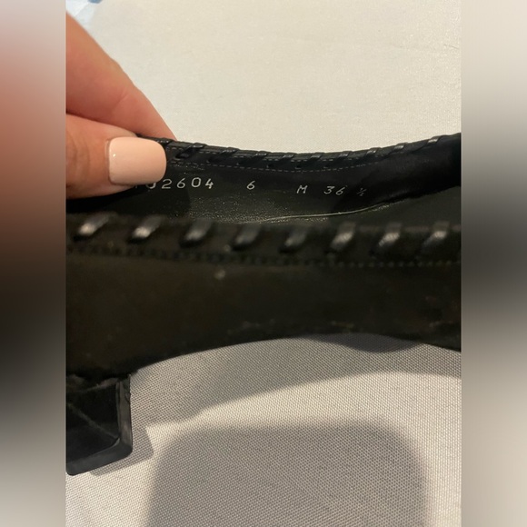 STUART WEITZMAN Black Suede Tassel Heels Women’s Size 6 - Picture 3 of 5